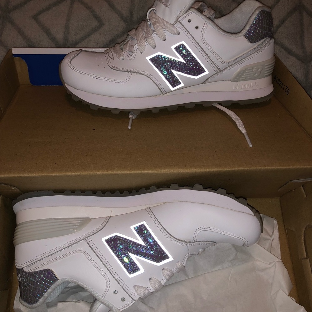 Iredecent new balance 572 sneakers